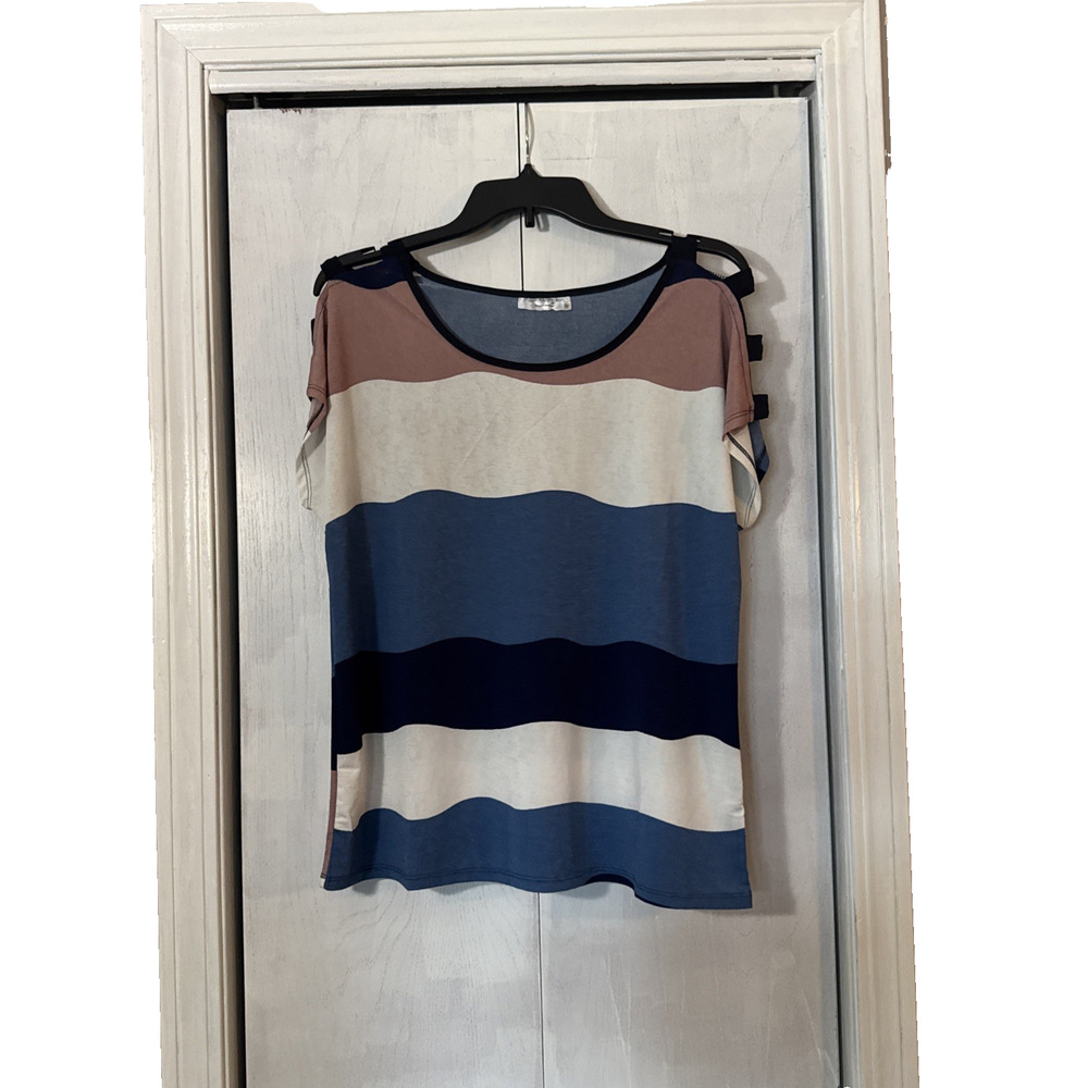 Modern Attraction Womens Size M round neck cut out shoulders top